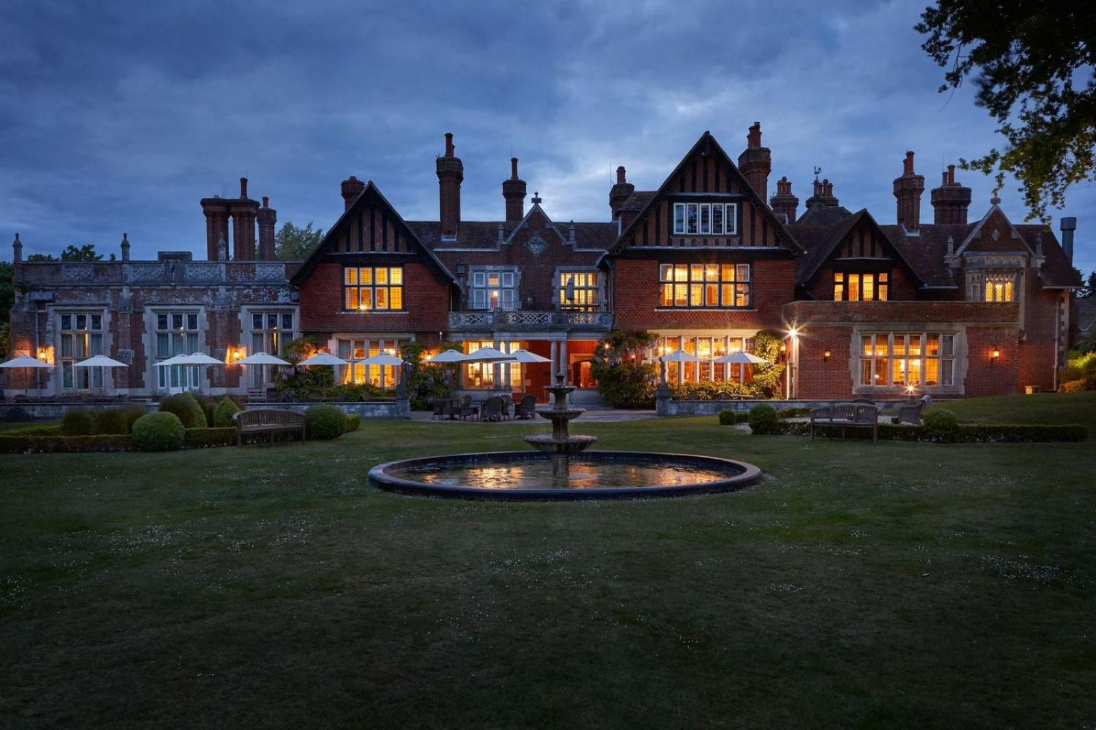 Macdonald Elmers Court Resort Lymington Extérieur photo